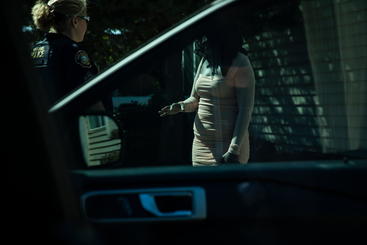 Police Sgt. Kristi Butcher, supervisor of the Portland Police Bureau’s Human Trafficking Unit, gathers information from an adult who she suspects is a victim of sex trafficking during a directed patrol mission in July. Butcher says many adult trafficking victims were first trafficked as minors. (Moriah Ratner/InvestigateWest)